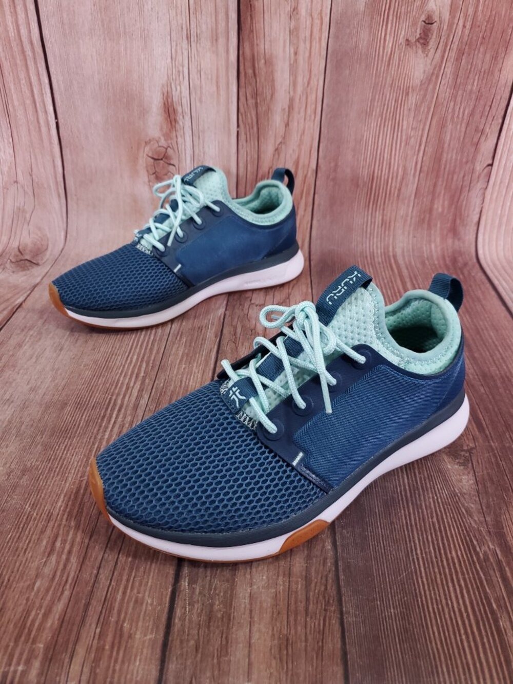KURU Atom Womens 7.5 Wide Tidal Wave White Oasis Blue Athletic Shoes Sneakers